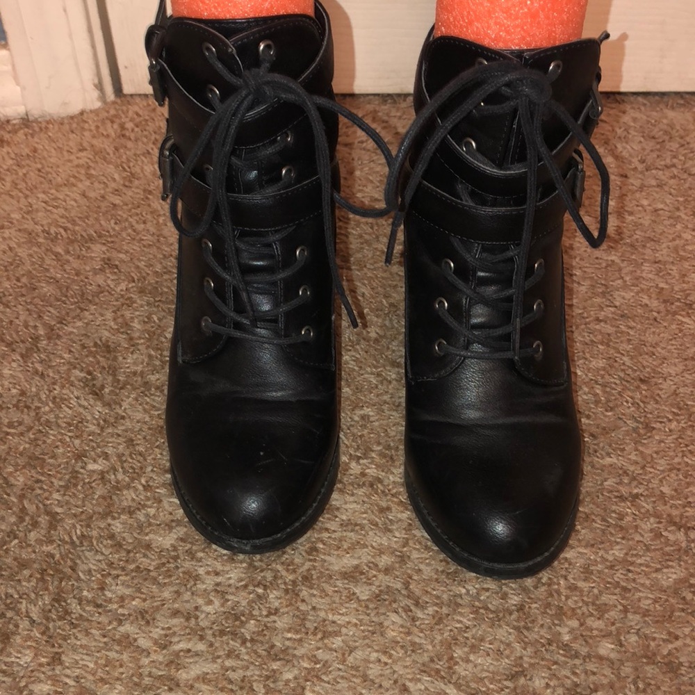 Black ankle boots size 7.